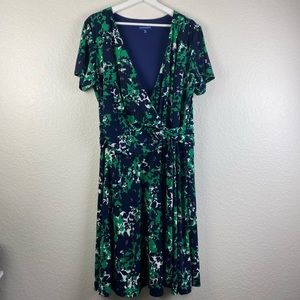 TravelSmith green/blue/white color polyester material midi dress size XL.